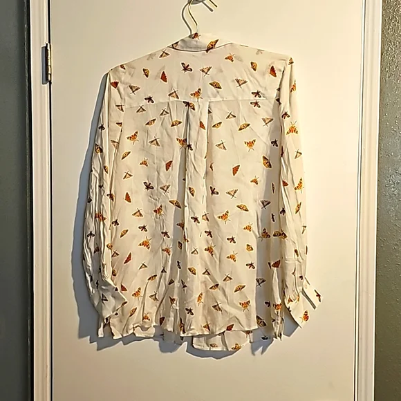 Moth Creamy / White Buttom Down Top - Picture 3 of 4